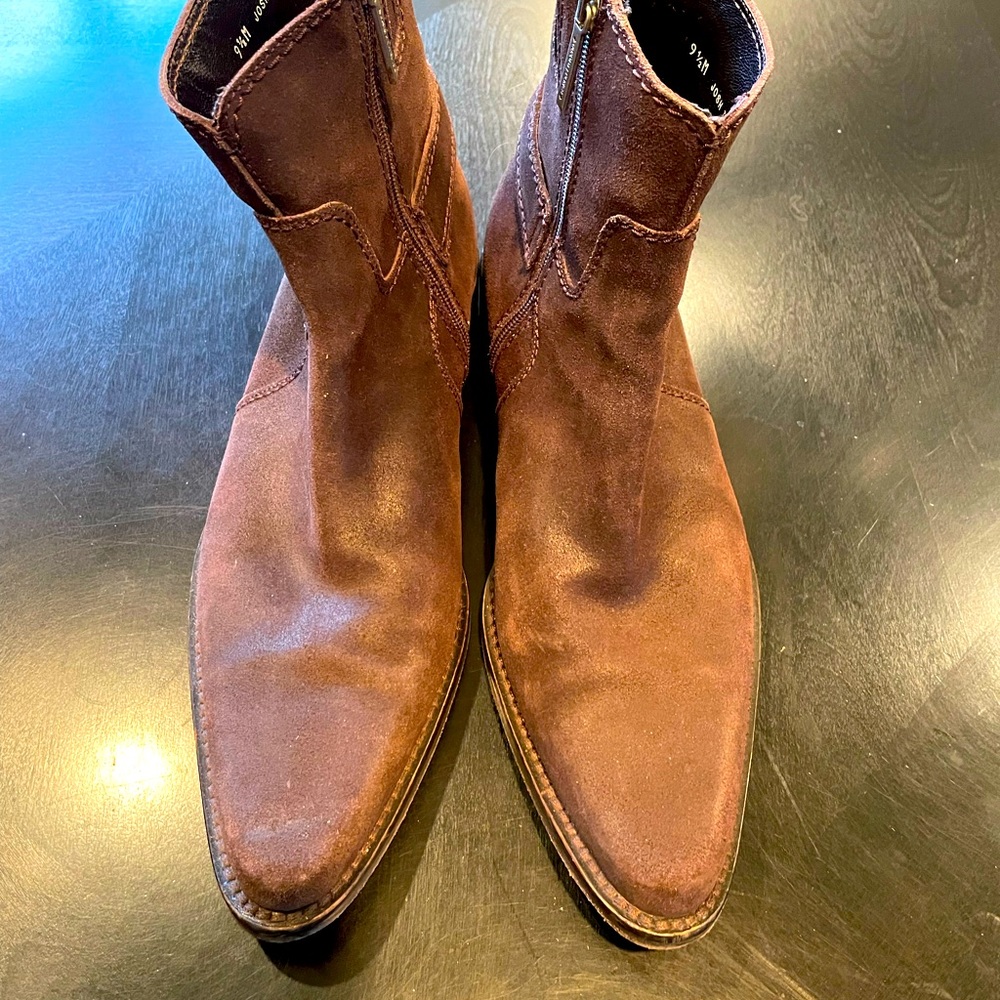 Donald J Pliner Chelsea Boots- Mint Condition. Good for work, night out or a BBQ